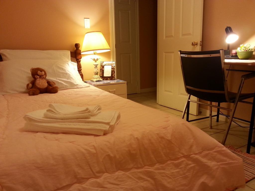 Maria'S Homestay Thornhill Zimmer foto